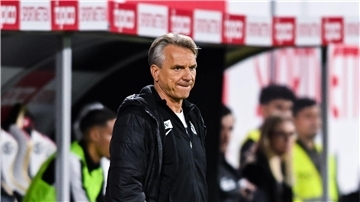 Lässt seine Zukunft offen: Elversbergs Trainer Horst Steffen