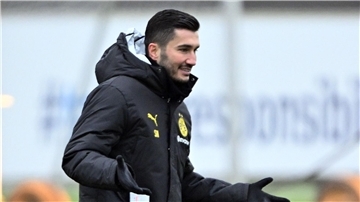 Lässt sich die Freude an seinem Trainerjob auch in der Krise nicht nehmen: Nuri Sahin.