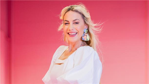 „Beste News“: Sängerin LaFee postet Babybauch-Foto LaFees bürgerlicher Name ist Christina Klein.