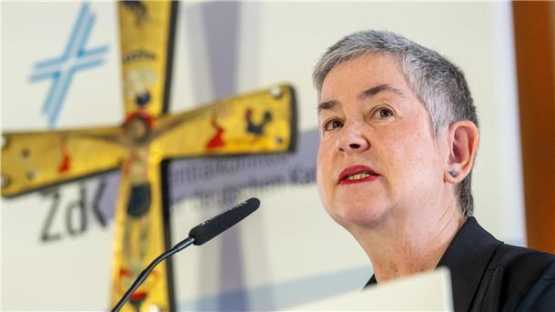 Katholische Laien-Präsidentin besteht auf Mitbestimmung Laien-Präsidentin Irme Stetter-Karp findet es irreführend, den deutschen Katholiken vorzuwerfen, Dinge ohne Abstimmung mit Rom im Alleingang voranzutreiben.