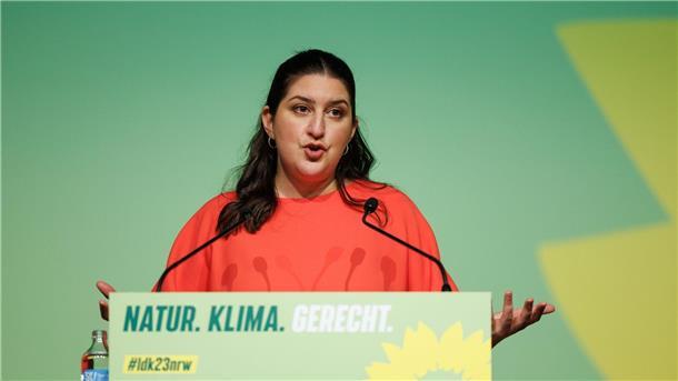 NRW-Grüne: Scholz drückt sich vor Verantwortung Landesvorsitzende Yazgülü Zeybek spricht beim Landesparteitag von Bündnis 90/Die Grünen Nordrhein-Westfalen.