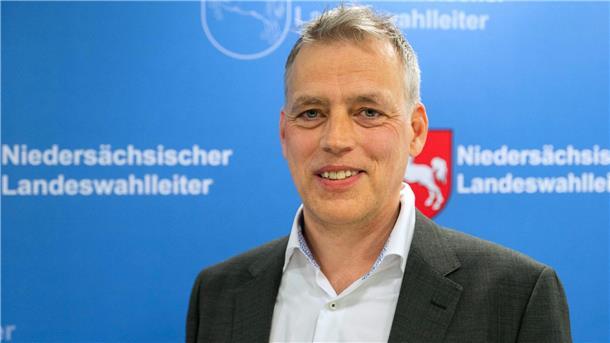 Landeswahlleiter Markus Steinmetz ist trotz kleinerer Pannen mit dem Ablauf der Bundestagswahl in Niedersachsen zufrieden. (Archivbild)