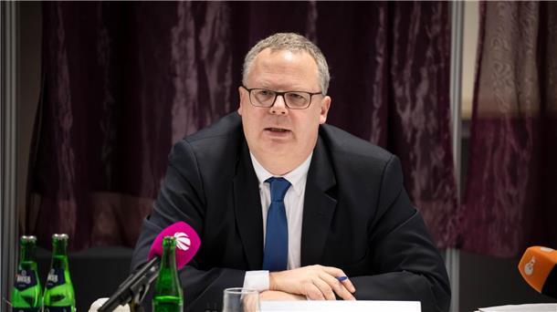 Bürgerschaftswahl im Land Bremen ohne AfD Landeswahlleiter Sebastian Berger bei der Sitzung des Landeswahlausschusses.