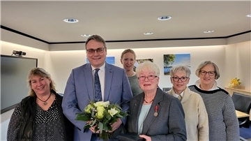 Verdienstmedaille des Landes für Lieselotte Busche