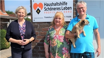 Landtagsabgeordnete Karin Logemann, Mirka Slanarova und Wolfgang Haase von Schöneres Leben machen sich Sorgen um die Zukunft des Haushaltshilfe-Angebots für Menschen mit Pflegegrad.