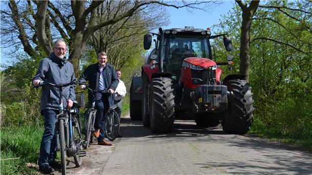 Landwirte, Radler, Spaziergänger – sie alle nutzen die Wirtschaftswege. Dabei gibt es immer wieder Konflikte. Die wollen die Schiffdorfer jetzt lösen. Foto Hansen