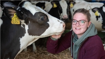 Landwirtin Henriette Struß (28) engagiert sich in der Bewegung "Land schafft Verbindung" und sitzt für Niedersachsen im Beirat. 