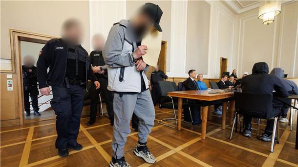 Gericht verhängt Haftstrafen für Geldautomatensprenger Lange Haftstrafen hat das Landgericht Osnabrück im Verfahren um Geldautomatensprengungen verhängt.