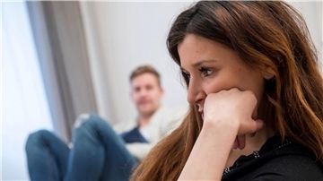 Langeweile, Streit und gegenseitige Abwertung sind oftmals der Grund dafür, dass sich Paare auseinanderleben und trennen wollen. Nicht alle finden dann den Weg in eine therapeutische Praxis, wo sie Hilfestellungen erhalten.