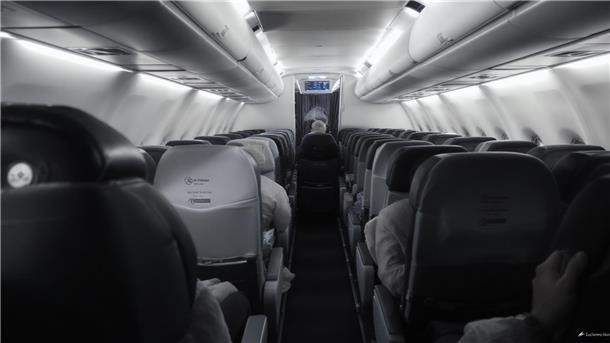 Leeres Flugzeug von innen