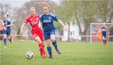 Lara-Sophie Duetsch (rechts) traf für den FC Geestland.
