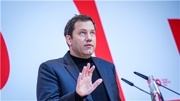 Lars Klingbeil an die Adresse von FDP und Grünen: „Nicht auseinander dividieren“.