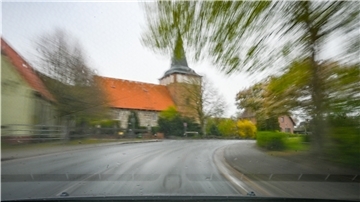 Lars Krüger aus Mulsum ärgert sich täglich über die Autofahrer, die ungebremst durch den Ort fahren. Viel zu hohe Geschwindigkeiten sind in den „Durchfahrtsorten“ im Cuxland kein Einzelfall.