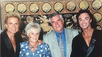 Las Vegas 1997: Das Bremerhavener Paar Traute und Werner Bresser trifft am 4. September 1997 die weltberühmten Magier Siegfried und Roy privat nach ihrer Show.