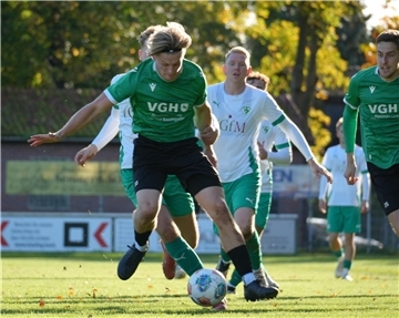 Lasse Thielebeule, am Ball, und Torschütze Fynn-Niklas Klaus mussten sich mit einem Remis anfreunden.
