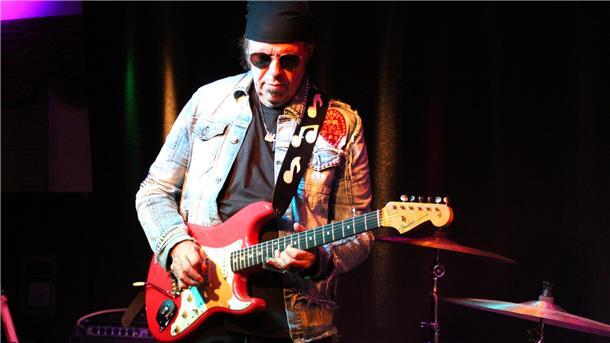 Latino Blues vom Feinsten: Javier Vargas und seine Band heizten am Sonntag in Bostelmanns Saal gewaltig ein.