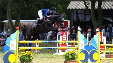 Laura Meyer-Benecke holte sich den Wesermünder Springcup.