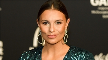 Laura Wontorra mag Fashion und Beauty, aber auch Autos und Sport, wie sie uns im Interview verrät.