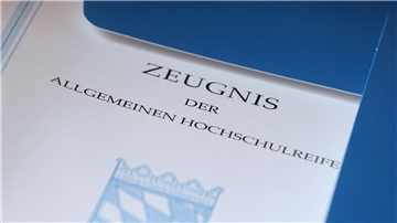 Laut dem Bundesverfassungsgericht können Zeugnisvermerke im Sinne einer Chancengleichheit geboten sein.Sie dürften dann aber nicht nur auf Legasthenikerinnen und Legastheniker begrenzt werden.