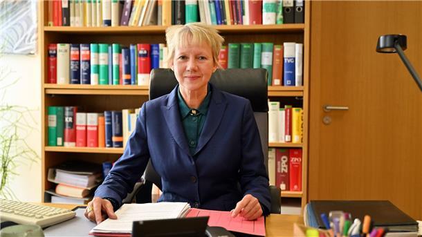 Bundesarbeitsgericht: Kaum Klagen trotz Corona-Extremlage Laut der Präsidentin des Bundesarbeitsgerichts, Inken Gallner, haben Arbeitgeber und Arbeitnehmer sehr gut auf pandemiebedingte Probleme reagiert.