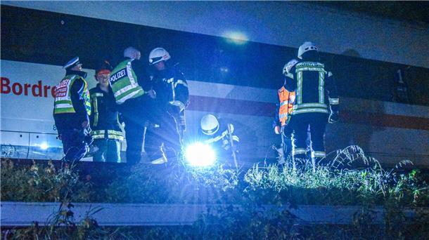 ICE-Waggons entgleisen nach Erdrutsch - „Bisschen gerumpelt“ Laut einer Passagierin waren die Einsatzkräfte schnell vor Ort.