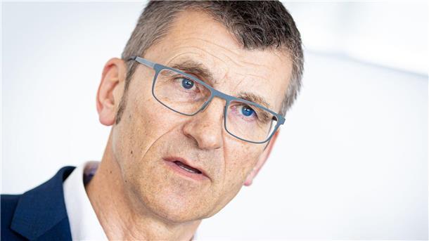 LKA-Chef: keine Fehler bei Fahndung nach Ex-RAF-Terroristen Laut LKA-Chef Friedo de Vries wurden bei der Fahnung nach drei ehemaligen RAF-Terroristen keine Fehler gemacht.