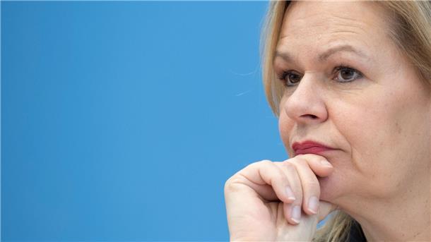 Faeser verlängert Grenzkontrollen zu Österreich Laut Nancy Faeser war Deutschland auch im vergangenen Jahr wieder Hauptzielland der irregulären Migration in Europa.