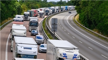 Laut Statistik haben die Grenzkontrollen bislang keine negativen Auswirkungen auf die Handelsbilanz. Doch sie kosten die Unternehmen Zeit und Geld.
