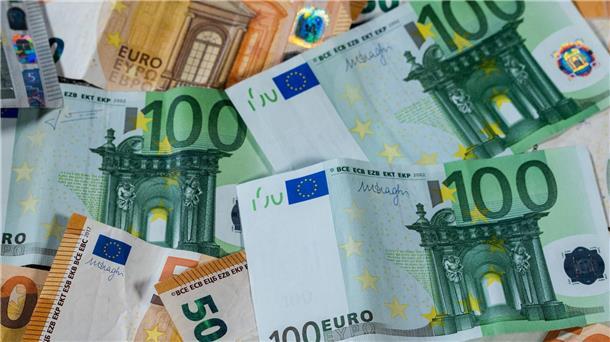 Überschuldete haben im Schnitt 30.940 Euro Schulden Laut Statistisches Bundesamt sind die Schulden 26 Mal so hoch wie das monatliche Nettoeinkommen.