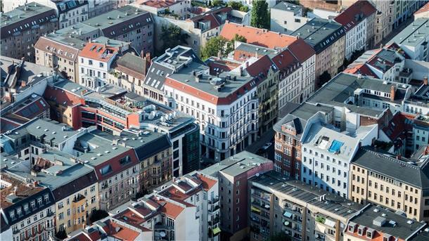 Laut Zahlen des Verfassungsschutzverbunds befanden sich 2022 61 Prozent der bundesweit 210 rechtsextremistisch genutzten Immobilien in Thüringen, Sachsen, Sachsen-Anhalt, Brandenburg, Mecklenburg-Vorpommern und in Berlin (Symbolbild).
