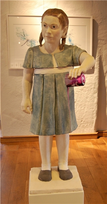 Lebensechte Figur aus Ton von der Künstlerin Birgit Lindemann. 