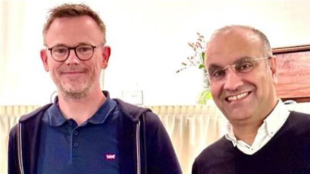 „Lebt ein Syrer in Rotenburg“ – Samer Tannous (rechts) und Gerd Hachmöller begeistern Landfrauen.
