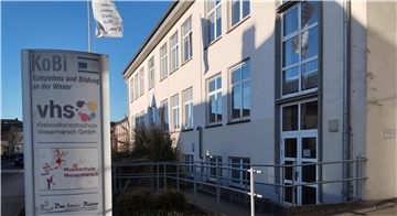 Das Foto zeigt das Kobi in Brake. Es beherbergt die Kreisvolkshochschule Wesermarsch und die Musikschule Wesermarsch.