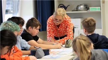 Lehrerin Heike Hiestermann setzt sich an der KGS Tarmstedt für den Erhalt der Plattdeutschen Sprache ein.