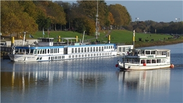 „Leinen los“ hieß es jetzt in Bremen für die 82 Meter lange „Swiss Ruby“. Das Schiff unternahm erstmals eine Flusskreuzfahrt, auf der ein Gesundheitsprogramm im Mittelpunkt stand. 