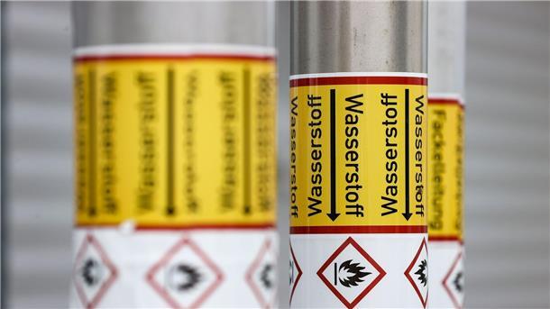 Wasserstoffprojekt in Stade von Fördergeldstopp betroffen Leitungen für flüssigen Wasserstoff.