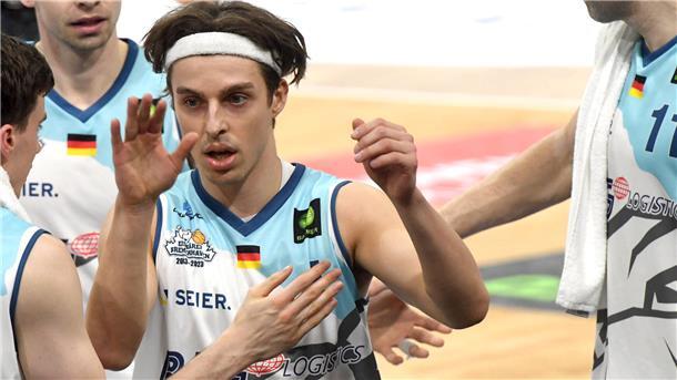 Die Eisbären können das Scheunentor schließen Lennart Larysz hat mit seinen Leistungen großen Anteil am Aufschwung der Eisbären.