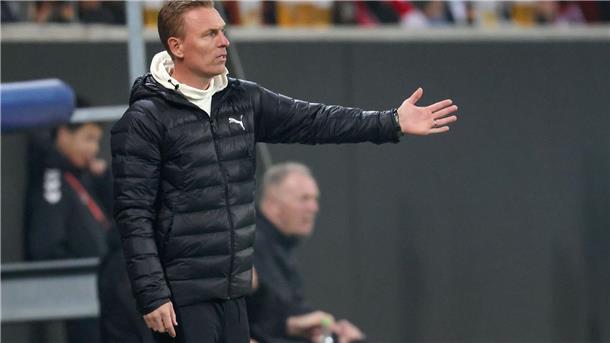 Erst Tor, dann Rot: Bulic führt Regensburg zum Pokalsieg Leo Haas gibt aktuell als Interimscoach bei den Fürthern die Richtung vor.