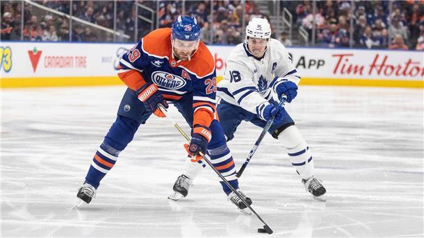 Draisaitls Ausgleich zählt nicht: Oilers unterliegen Toronto Leon Draisaitl (links) erzielte gegen die Toronto Maple Leafs den vermeintlichen Ausgleich zum 4:4.