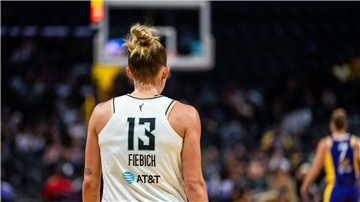 Leonie Fiebich ist in der WNBA zwar ein Rookie, spielt aber dank Erfahrung in Europa wie ein abgezockter Profi.