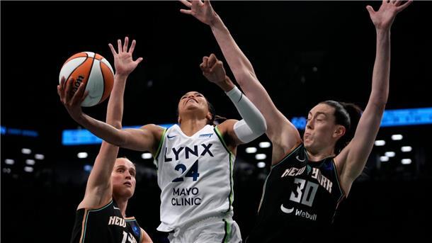 Fiebich und Sabally verlieren erstes Finalspiel der WNBA Leonie Fiebich (li.) hat mit den New York Liberty im ersten Spiel der WNBA-Finals gegen die Minnesota Lynx verloren.
