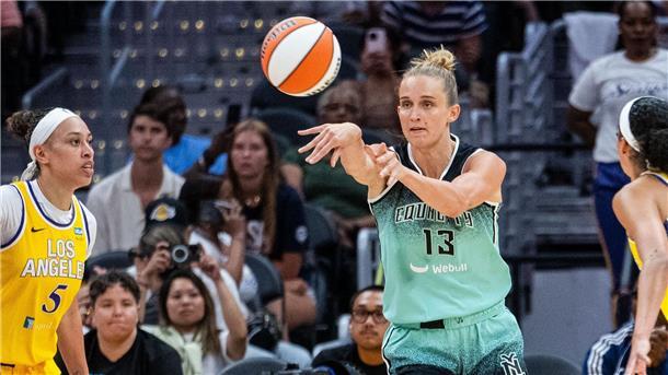 Nach Olympia: Starkes WNBA-Comeback für Fiebich und Sabally Leonie Fiebich spielte im ersten WNBA-Spiel nach Olympia eine gute Rolle.