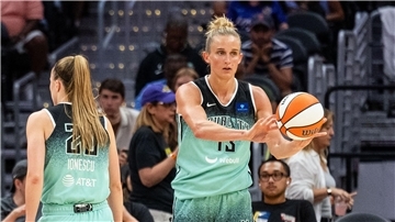 Leonie Fiebich steht mit New York Liberty in den Playoffs der WNBA.