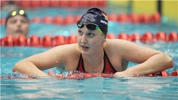 Leonie Märtens schwimmt bei den Olympischen Spielen in Paris auch das Freiwasserrennen über 10 Kilometer.