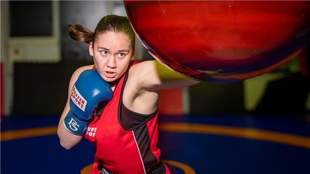 Leonie Witte vom Weser-Boxring steigt auch beim 1. Gewoba-Boxturnier in den Ring.