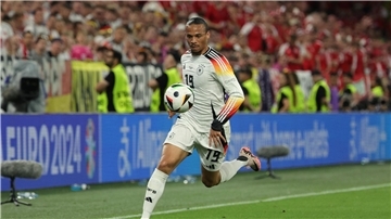 Leroy Sané in Aktion - für große Momente hat der Offensivspieler bei der EM aber noch nicht gesorgt.