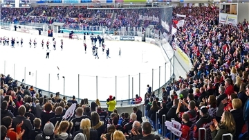 Letztes Playoff-Viertelfinale der DEL in der Eisarena mit den Fans der Fischtown Pinguins.