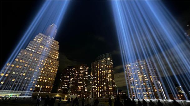 Bilder des Tages Lichter über New York: Test für 9/11-Gedenkinstallation