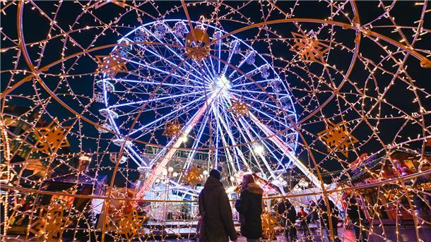 Riesenrad auf dem Weihnachtsmarkt