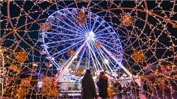Riesenrad auf dem Weihnachtsmarkt